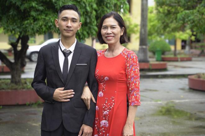 Thủ khoa 29,75 điểm khối A từng nghiện game, bỏ học 3 năm đi làm thuê