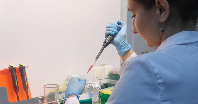 Tạm dừng thử nghiệm vắc-xin ngừa coronavirus của AstraZeneca