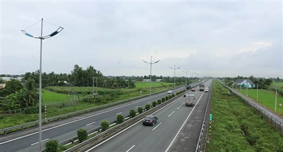 Các phương tiện thuộc Bộ GTVT phải dán thẻ thu phí không dừng