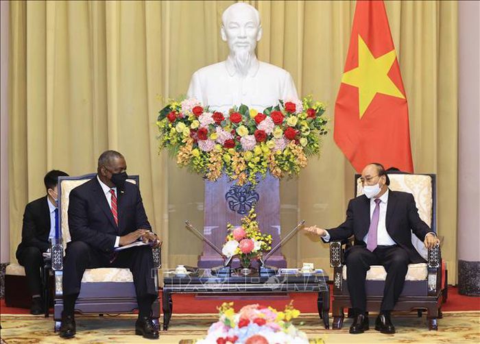 Chủ tịch nước Nguyễn Xuân Phúc tiếp Bộ trưởng Quốc phòng Hoa Kỳ
