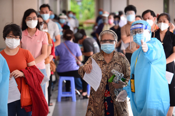 Ung thư giai đoạn 4 có nên tiêm vắc xin COVID-19?