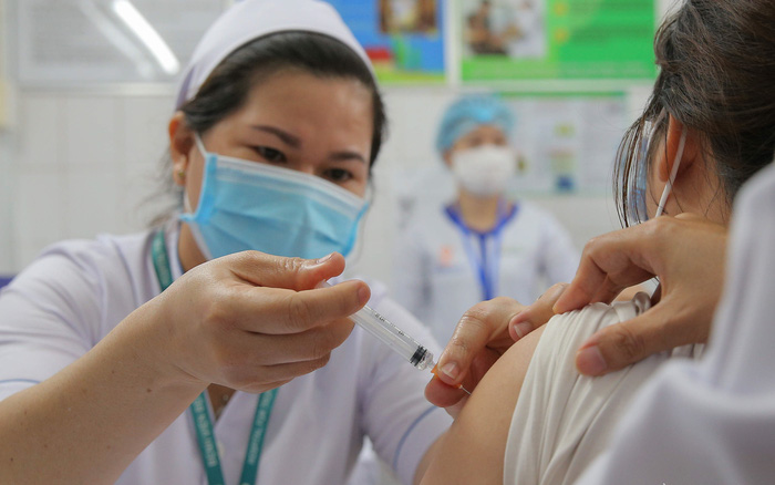 Nhiều người tiêm đủ 2 mũi vaccine nhưng Sổ sức khoẻ điện tử chỉ cập nhật 1 mũi