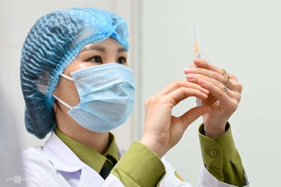 Infographics: Chín nhóm đối tượng ưu tiên và miễn phí tiêm vắcxin