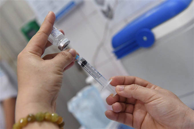 Chuyên gia: Phản ứng phụ của vaccine COVID-19 tại Việt Nam trong ngưỡng cho phép