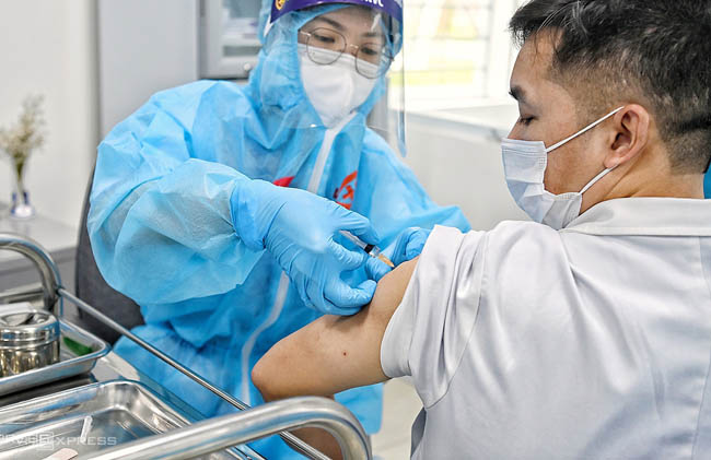 Bộ Y tế nói gì về phản ứng sau tiêm vắc-xin AstraZeneca?