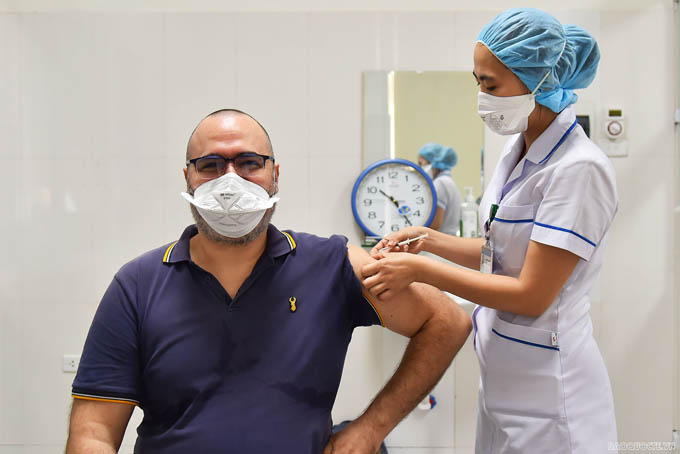 Hà Nội đã tiêm vaccine Covid-19 cho khoảng 4.000 người nước ngoài trong 4 ngày