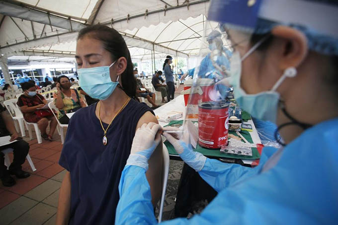 Đến cuối năm nay toàn thế giới sẽ có 12 tỷ liều vaccine COVID-19
