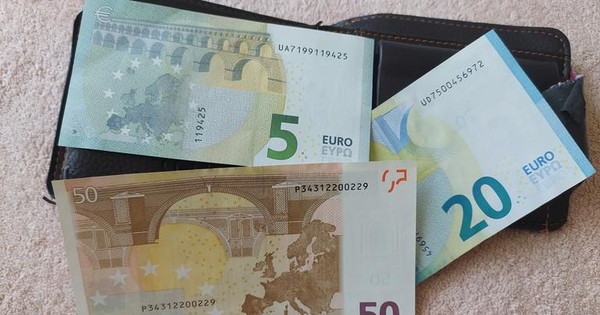 Phần Lan tịch thu tiền mặt của người Nga về nước