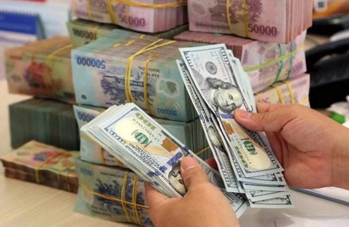 Giá USD ''chợ đen'' giảm sâu, thấp hơn giá ngân hàng