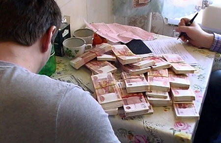 Moskva: Bắt giữ băng nhóm tiêu thụ tiền giả