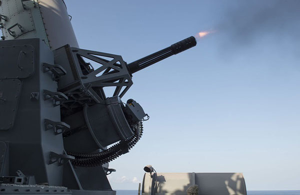 Tàu chiến Mỹ bắn rơi máy bay không người lái Iran, cảnh báo leo thang căng thẳng