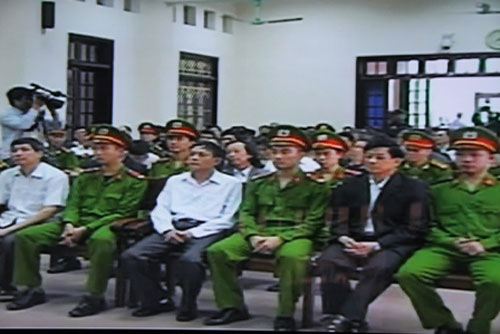 Nguyên bí thư, chủ tịch xã khai 