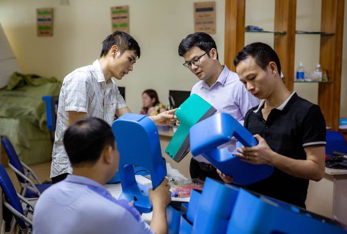 Chuyện hai tiến sĩ Việt trong mùa COVID-19