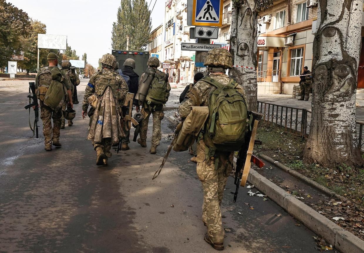 Tình hình Ukraine: Lý do Nga rút khỏi thị trấn Lyman; khả năng Pháp 'tiếp tế' 12 pháo tự hành Caesar