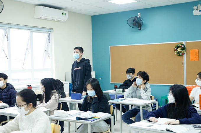 Trở lại trường kiểu kỳ dị: Học tại lớp buổi sáng, chiều về nhà trực tuyến