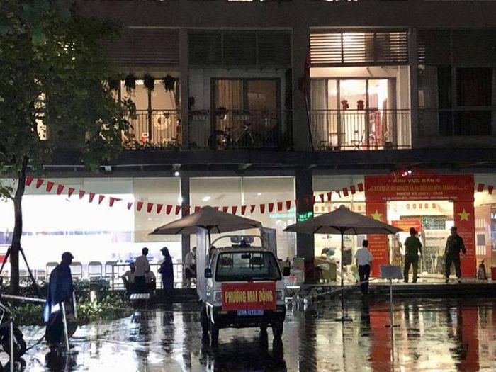 Phong tỏa tòa nhà ở Times City để truy vết liên quan ca dương tính SARS-CoV-2 mới