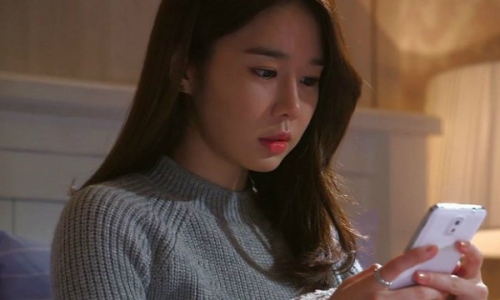 Nuốt nước mắt khi đọc được tin nhắn chồng gửi cho người yêu cũ