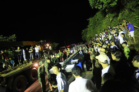 Tai nạn thảm khốc làm 12 người chết: Xe khách chạy “chui” lên Sa Pa