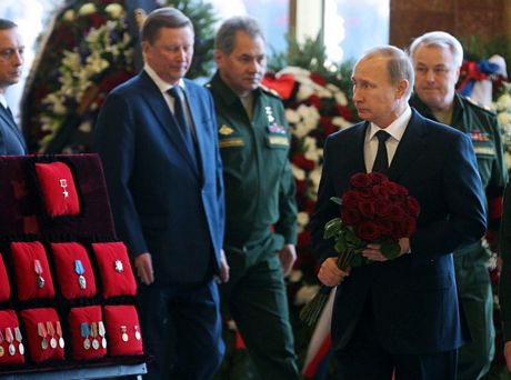 Nga bắn súng AK-47 tiễn biệt huyền thoại vũ khí Kalashnikov