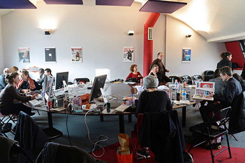 Charlie Hebdo trở lại sạp báo cùng tranh biếm họa Nhà tiên tri Mohammed