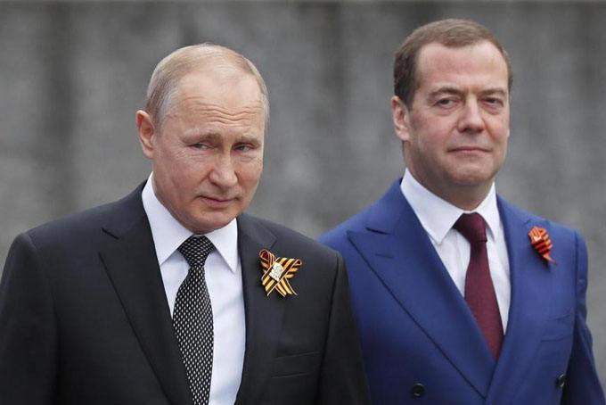 Ngưỡng mộ tình chiến hữu của Tổng thống Nga Putin và cựu Thủ tướng Medvedev
