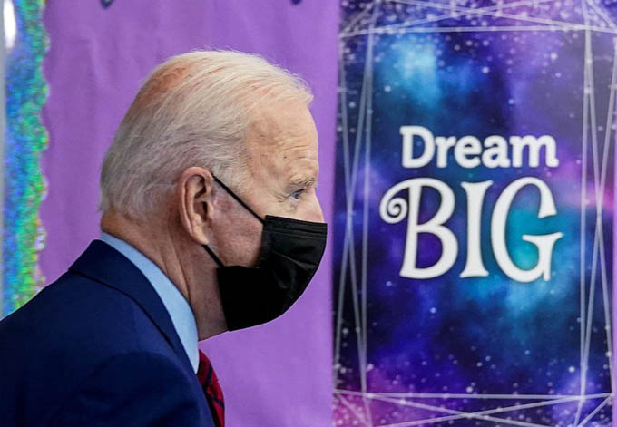 Tổng thống Biden quyết tiêm vaccine cho 70% dân số thế giới