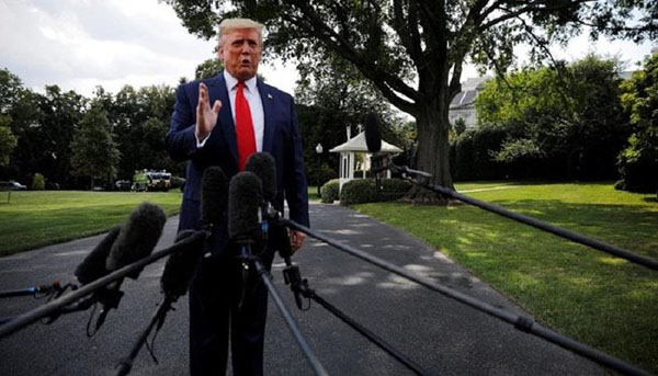 Ông Trump đánh thuế 100% hàng Trung Quốc, thị trường náo loạn