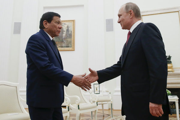 Tổng thống Philippines đến Nga gặp “thần tượng” Putin