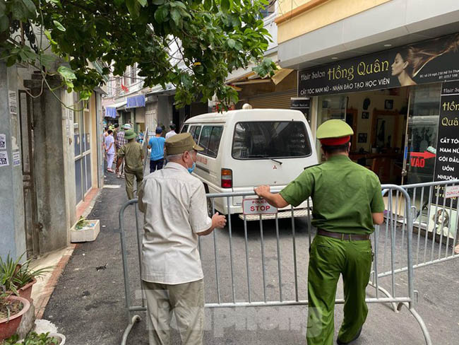Hà Nội phong tỏa khu dân cư vì có trường hợp nghi nhiễm COVID-19