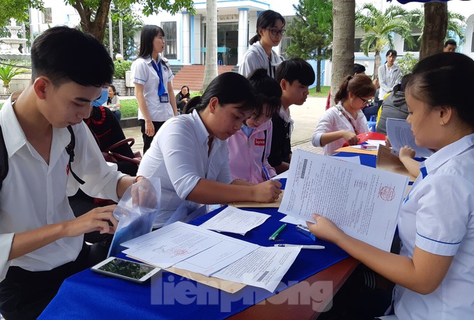 Phút chót nhiều trường đại học cho sinh viên nghỉ học vì dịch Covid-19