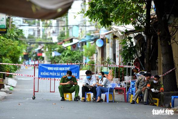 TP.HCM có 3 người bước đầu dương tính với COVID-19