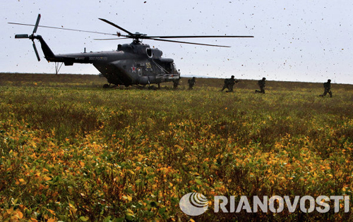 Đạn pháo rợp trời trong cuộc tập trận 