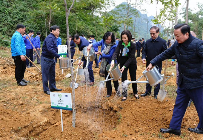 Phát triển kinh tế xanh để không 'mắc nợ đời sau'