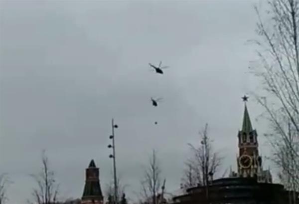 Trực thăng bí ẩn chở hàng 'lạ' rời Điện Kremlin