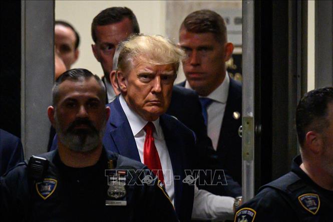 FBI bị chỉ trích vì vụ điều tra mối quan hệ giữa Nga và ông Trump năm 2016