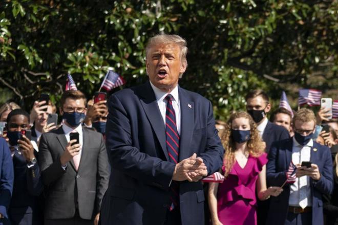 Tổng thống Trump mắc COVID-19, liệu bầu cử Mỹ có bị lùi lịch?