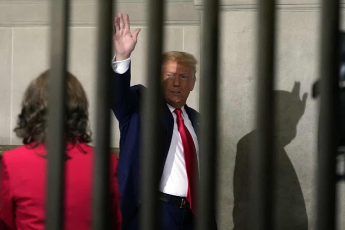 Ông Trump bất ngờ tiết lộ có thể sắp bị bắt giữ
