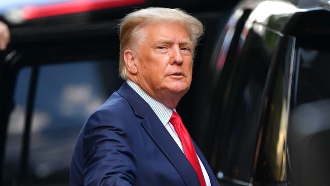 Cựu Tổng thống Trump yêu cầu FBI trả lại tài liệu