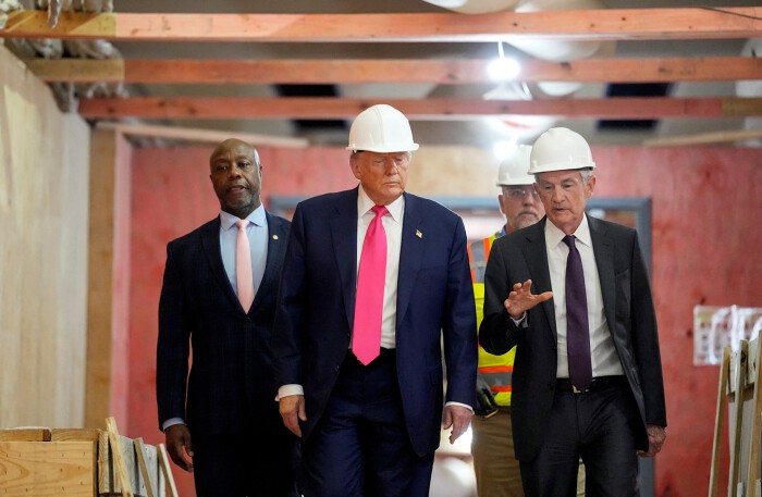 Ông Trump xuống giọng sau khi thăm trụ sở Fed, rút lại lời đe doạ sa thải ông Powell