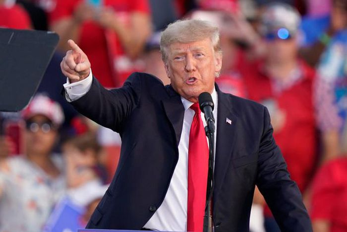 Ông Donald Trump khởi động chiến dịch ''trả đũa''