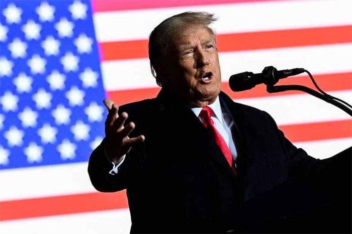 Ông Trump úp mở chuyện tranh cử tổng thống với tư cách đại diện đảng thứ 3