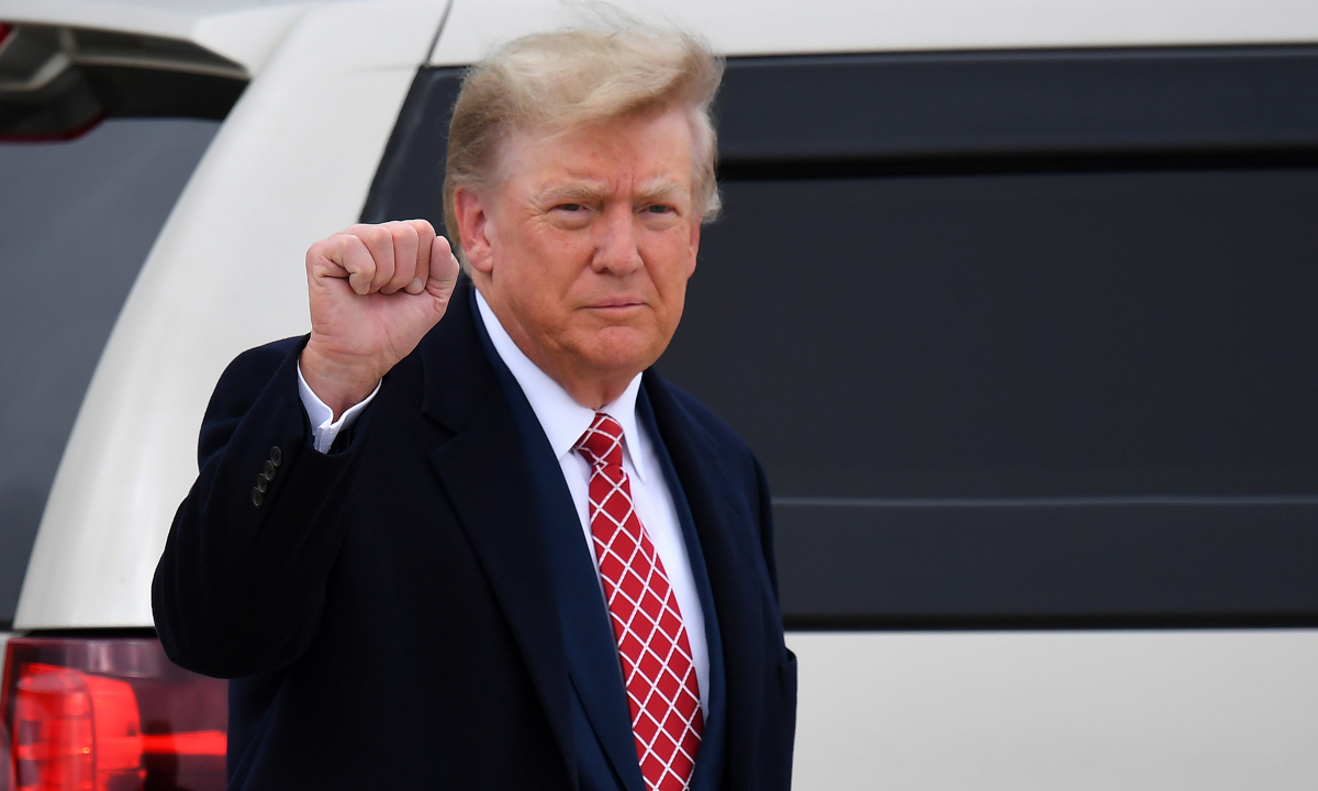 Ông Trump bị cấm đăng thông tin vụ truy tố trên mạng xã hội