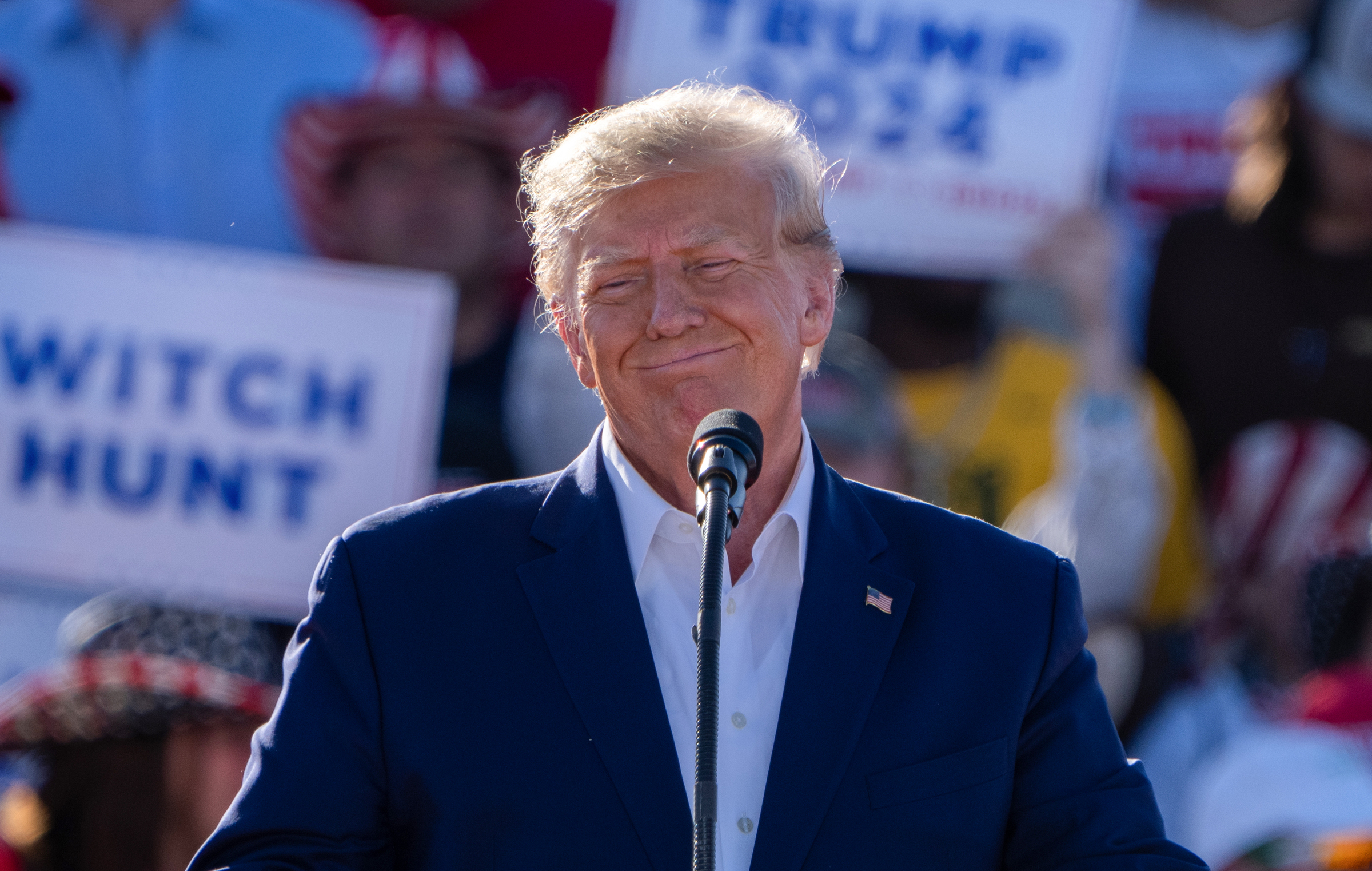 Ông Donald Trump khẳng định không từ bỏ tranh cử