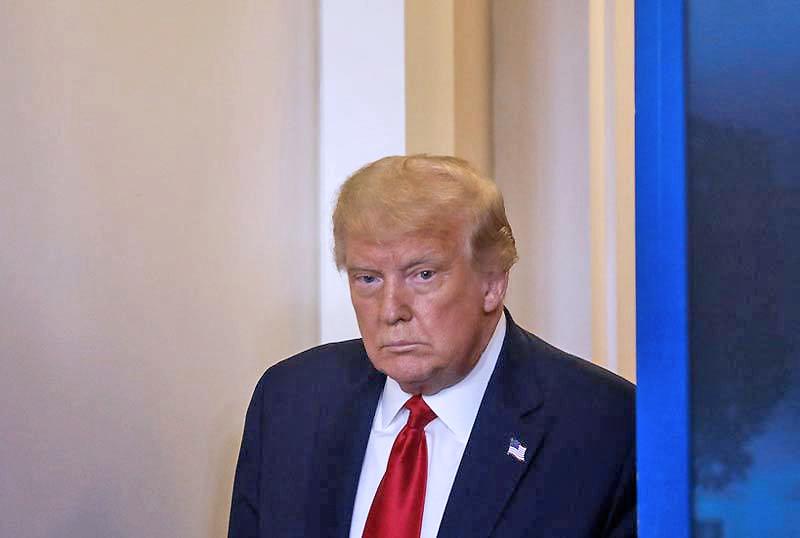 Ông Trump đăng ảnh làm hồ sơ tù, kể lại ''trải nghiệm khủng khiếp''