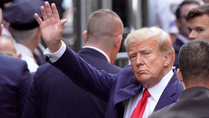 Ông Trump quay lại New York, ''đấu'' tiếp với tổng chưởng lý bang?