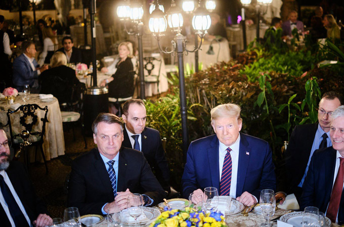 Bữa tiệc của TT Trump ở Florida thành điểm nóng virus corona