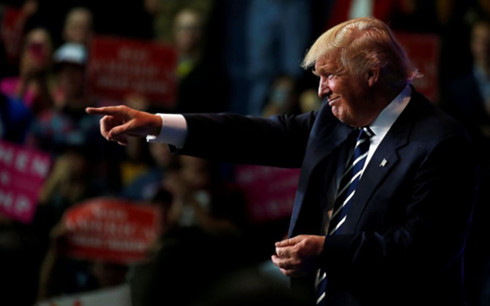 FBI ngầm giúp ông Trump giành chiến thắng trước bà Clinton?