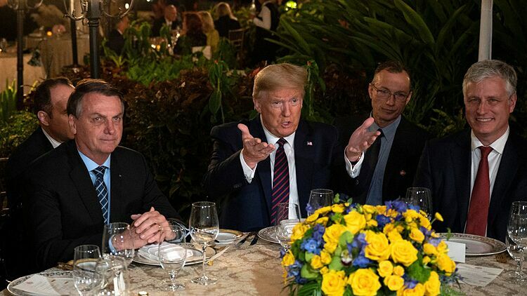 Quan chức Brazil từng gặp Trump ở Mỹ nhiễm nCoV