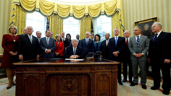 ''Làn sóng hắt hủi'' các cựu nhân viên của ông Trump