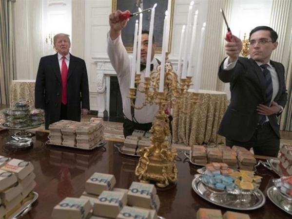 Ông Trump đãi khách đồ ăn nhanh vì bếp Nhà Trắng nghỉ làm
